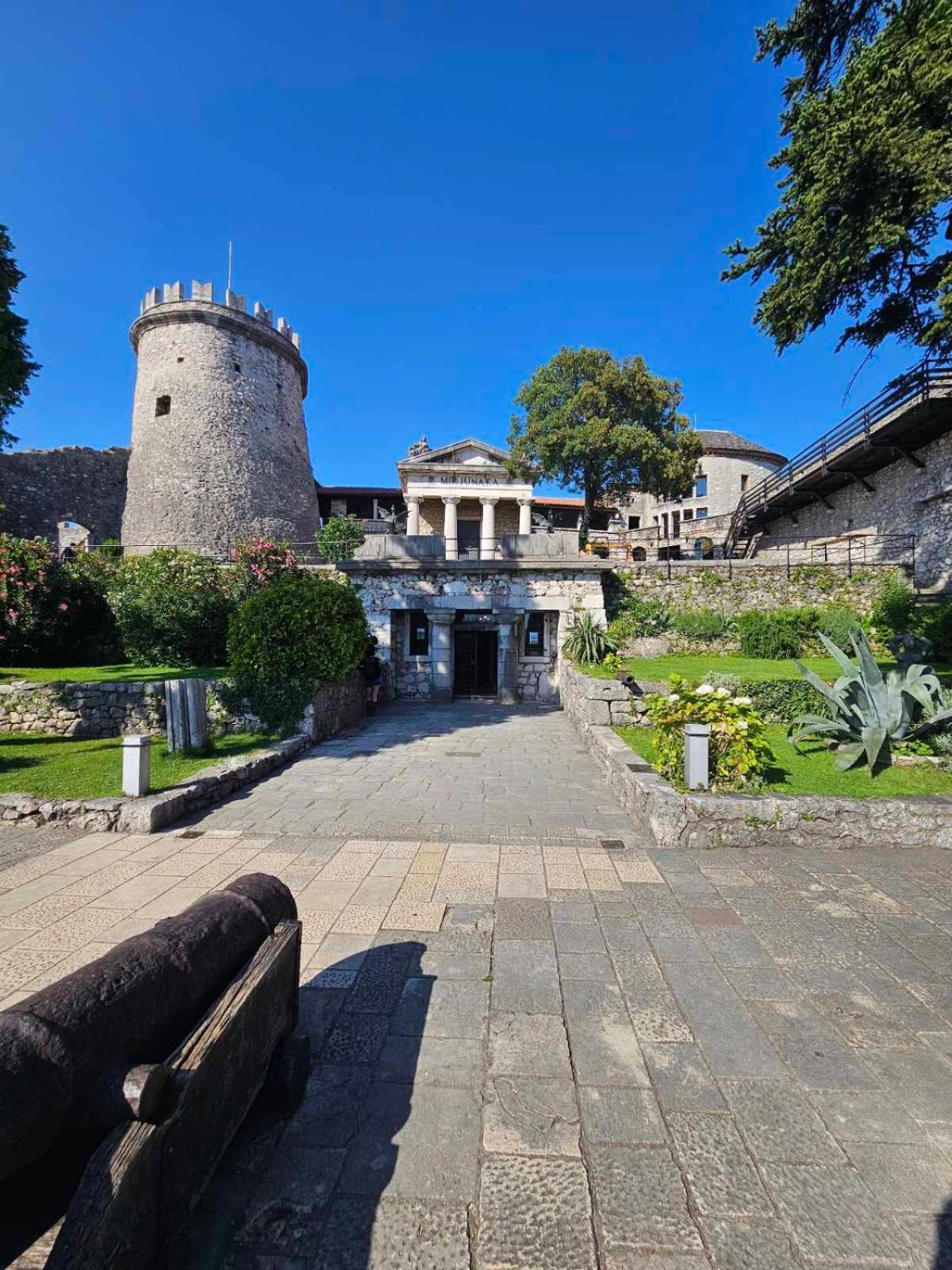 Lucija *